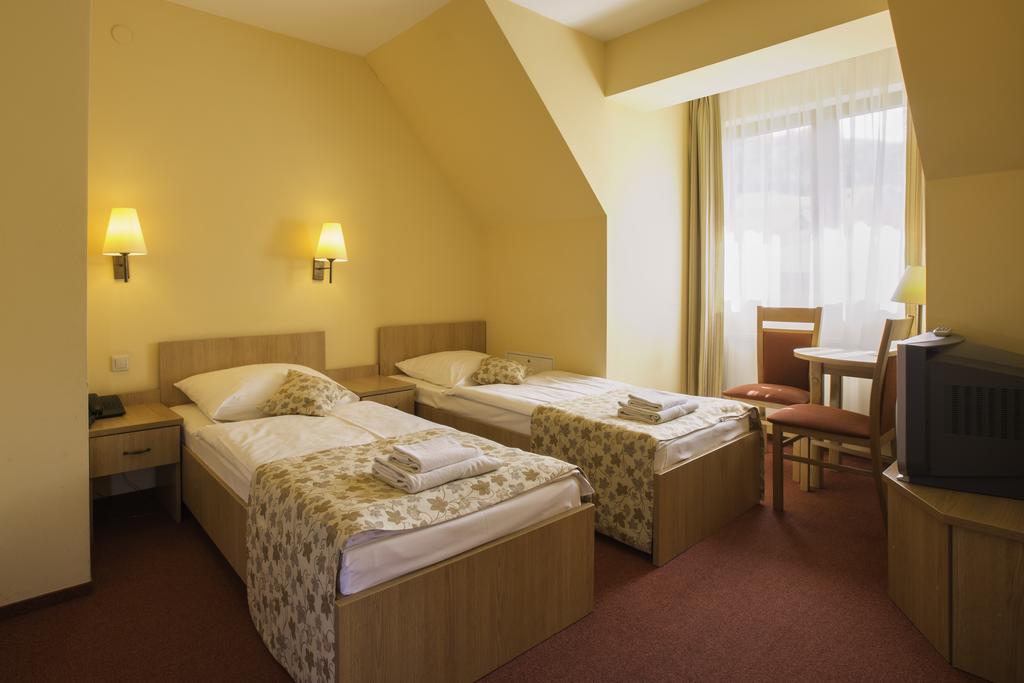 Ski Hotel Piwniczna-Zdroj Buitenkant foto