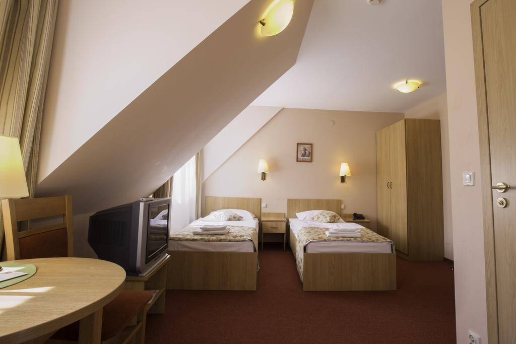 Ski Hotel Piwniczna-Zdroj Buitenkant foto