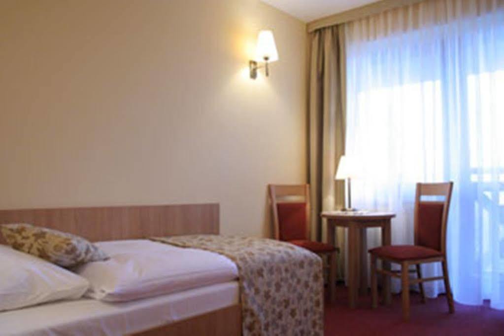 Ski Hotel Piwniczna-Zdroj Buitenkant foto