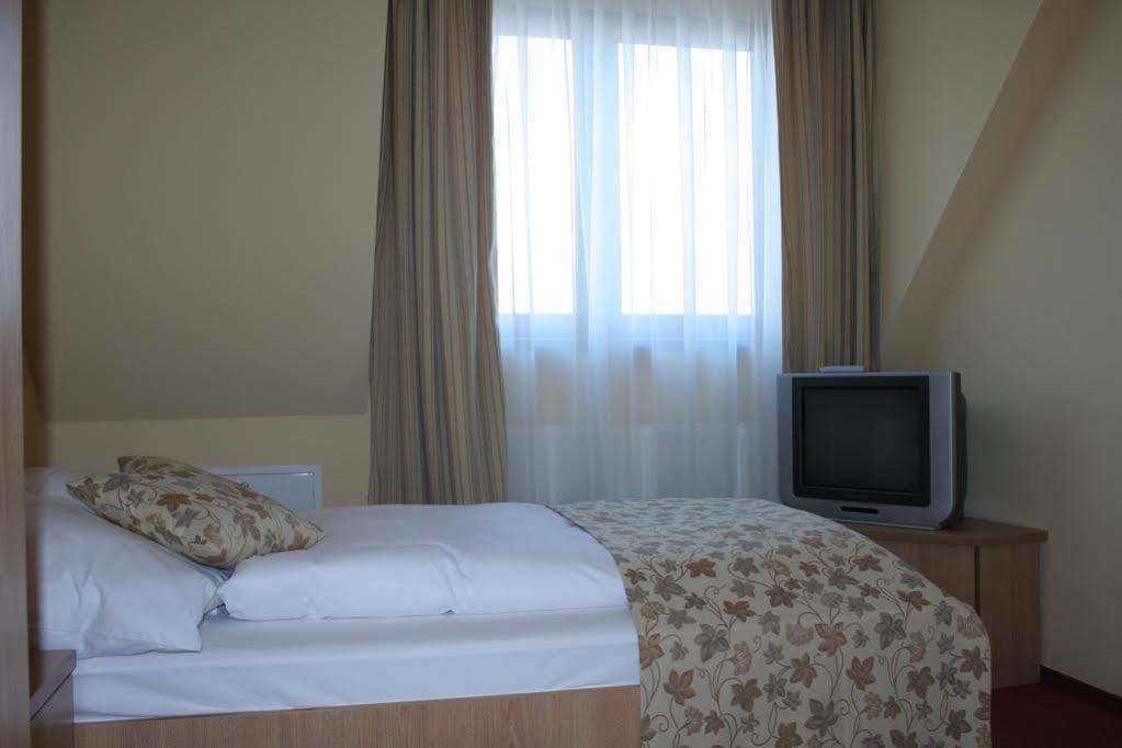 Ski Hotel Piwniczna-Zdroj Buitenkant foto