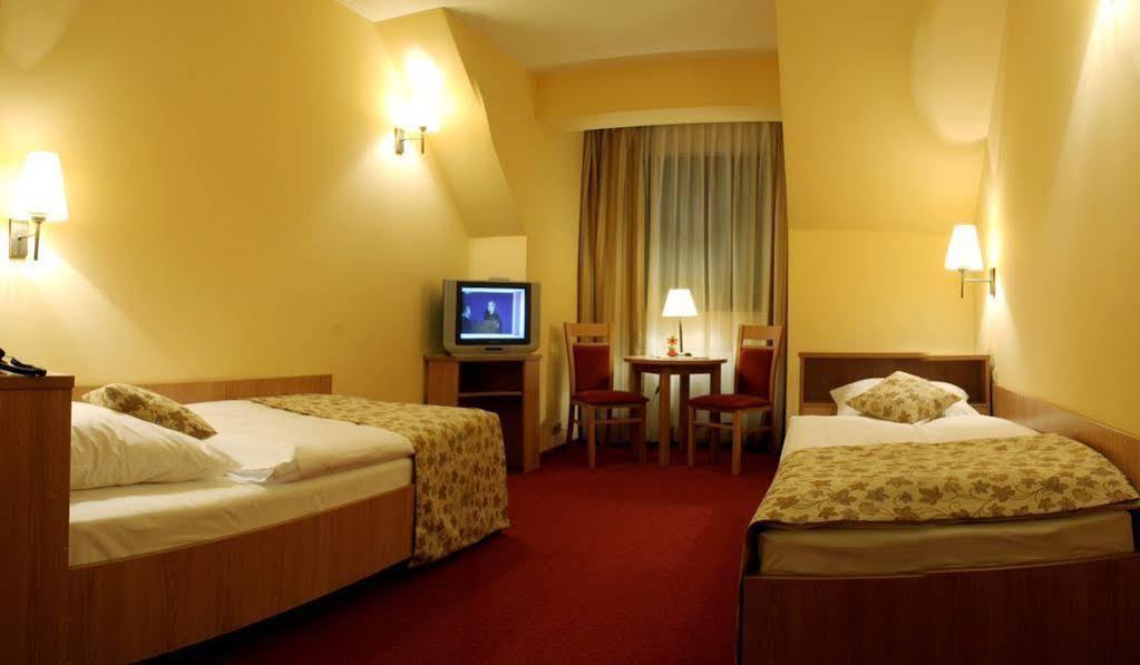 Ski Hotel Piwniczna-Zdroj Buitenkant foto