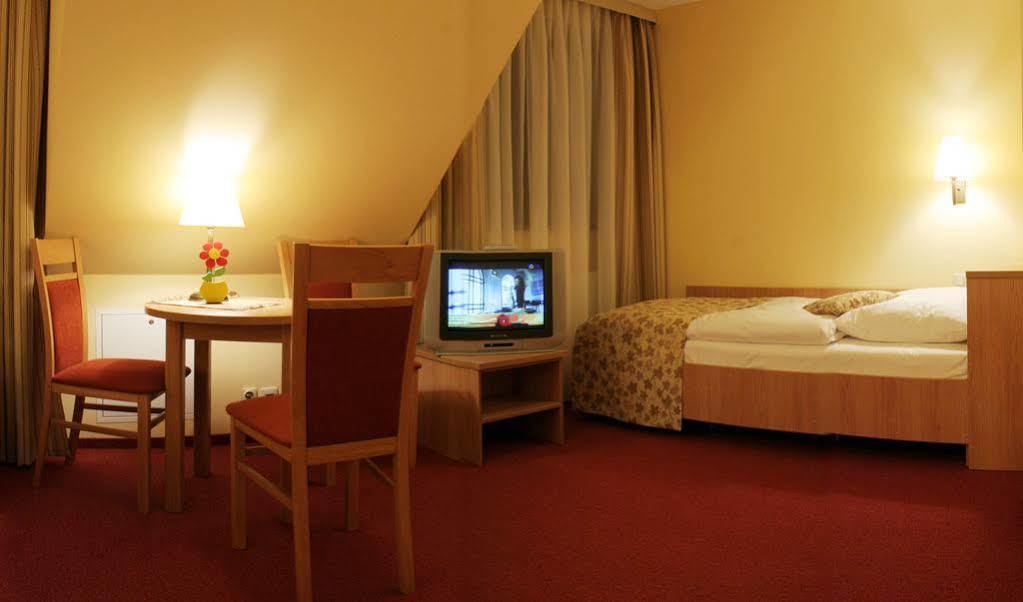 Ski Hotel Piwniczna-Zdroj Buitenkant foto